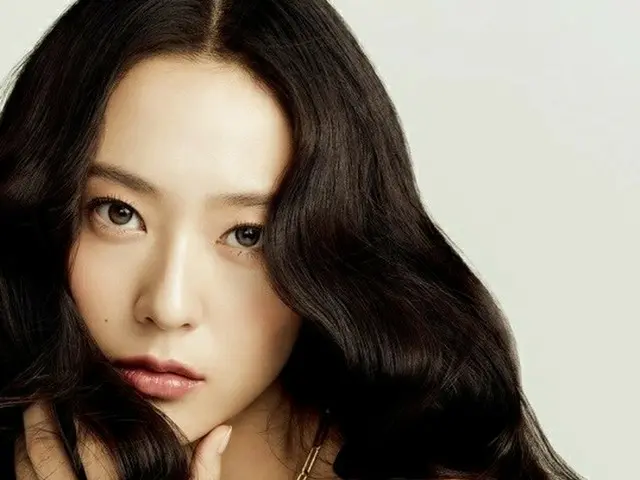 Krystal, hình ảnh được đăng. Marie Claire. .