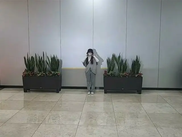 Nanako Yabuki đến Sân bay Gimpo. .