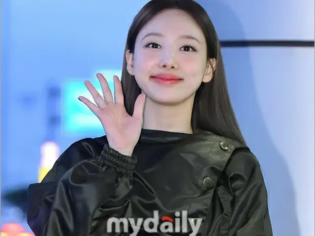 Nayeon (TWICE) xuất phát từ sân bay quốc tế @Gimpo để thực hiện chuyến du lịch n