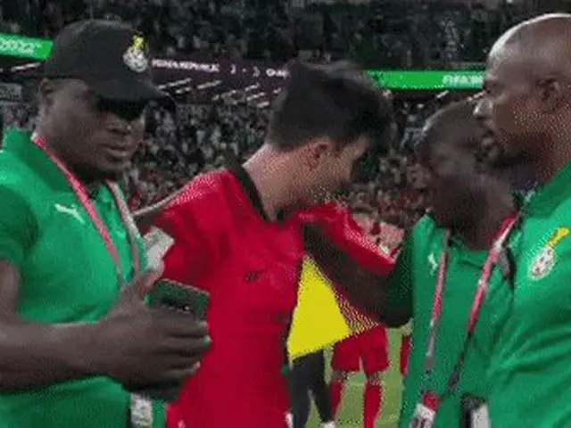 Đội tuyển quốc gia Hàn Quốc thua Ghana ở World Cup. Một huấn luyện viên người Gh