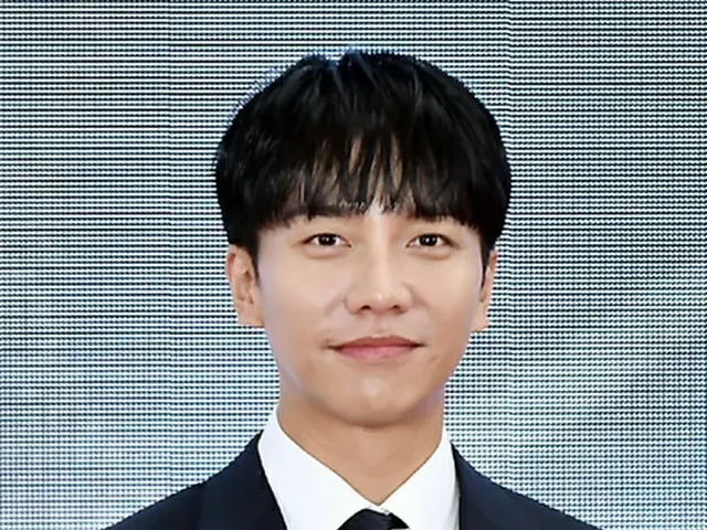 Lee Seung Gi sent the exclusive contract termination notice to HOOKEntertainment. . .