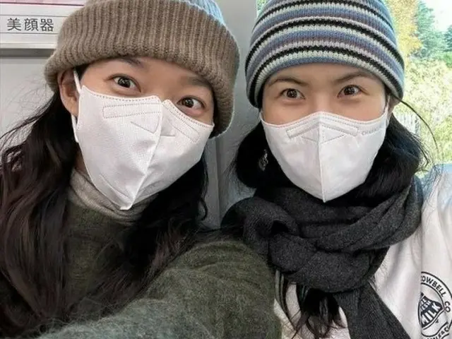 Diễn viên Shin Min Ah và Gong Min Jung trở thành chủ đề nóng khi đăng ảnh trong 