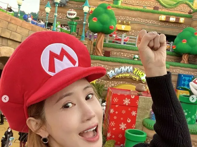 Lee Da Hae became a Hot Topic by showing how she was enjoying Super NintendoWorld. . .