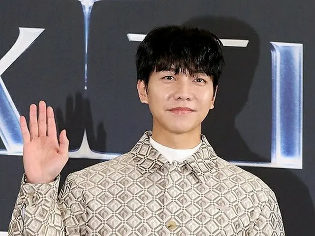 Lee Seung Gi attended the production presentation of JTBC's new variety ”PEAKTime”. The first public