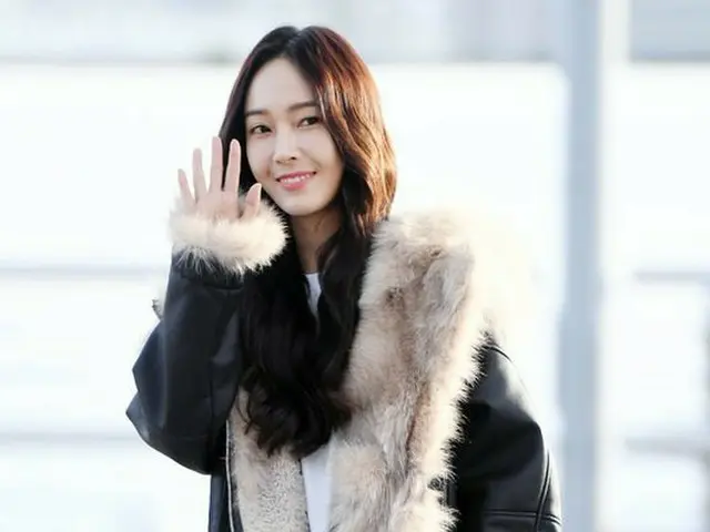 Jessica arrives at Incheon International Airport. Departing for Taiwan to attendbrand event.