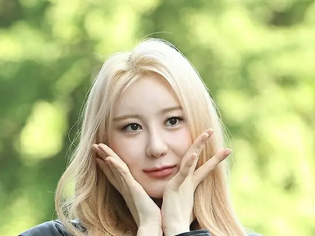 LEE CHAE YEON đã đến đài truyền hình để xuất hiện trong KBS 'Music Bank'. .