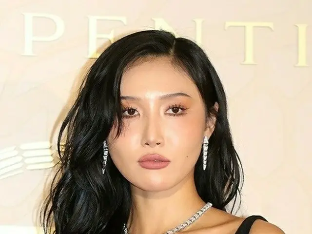 Hua Sha bị phụ huynh của các học sinh và Tổ chức Đoàn kết Những người Bảo vệ Nhâ