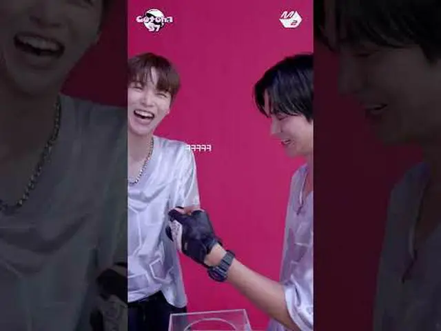 01Z Sungchan & Eunseok Cuộc thi ngón tay cái ❣Ai bị phạt khi viết tên bằng mông?