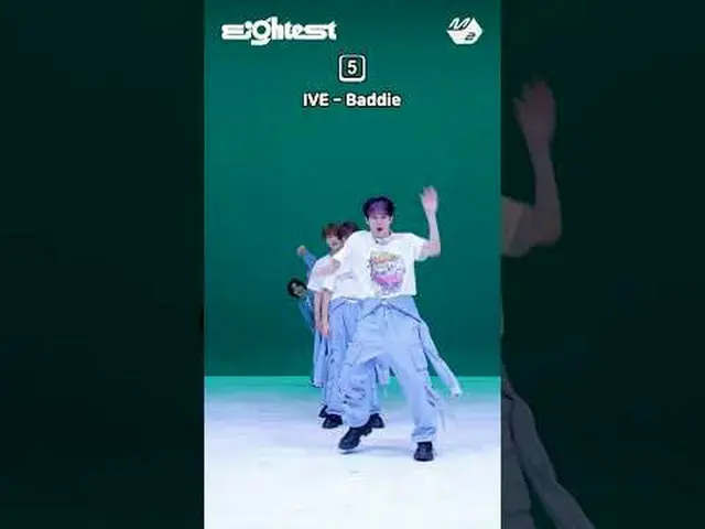Bạn biết được bao nhiêu ca khúc đình đám của thần tượng này? Điệu nhảy ngẫu nhiê