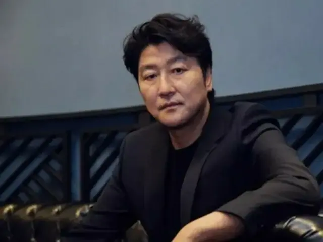It is reported that ``Uncle Samsik'', which will be actor Song Kang Ho's firstTV series appearance s