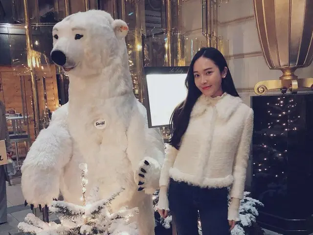 Jessica, SNS update. ”Wishing everyone a bear-y merry holiday”.