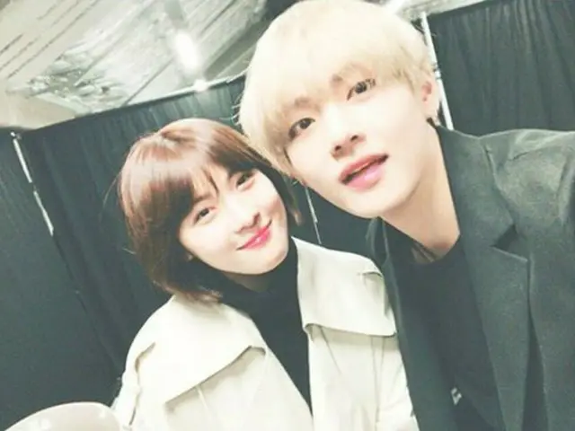 Actress Ha · JiWoo, SNS update. With BTS V in waiting room. ”BTS, the world'sbest”.