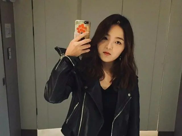 Actress Seo ShiNae, recent photo wearing leather jacket. A former child actress,whose sexy dress at