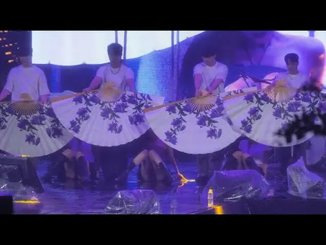 00:00 Sunmi - Lửa Trái Tim 03:15 Đột nhiên nó biến thành một quả bom nước 03:25 