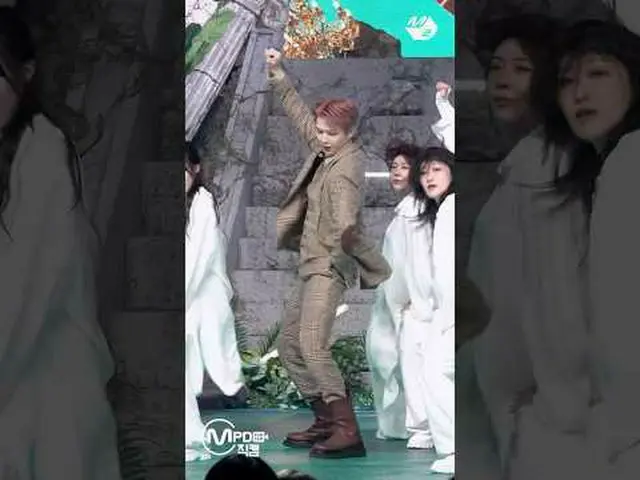 Candaniele (Wanna One_) bay lượn trên sân khấu trong bộ đồ_ #M2 Còn nội dung nào