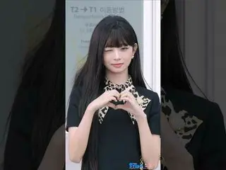 251003 IVE_ _ REI_ Chụp ảnh người hâm mộ rời sân bay tại Tuần lễ thời trang Pari