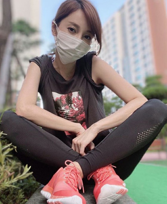 Thành viên cũ của “Sugar” Yumi Ito (Ayumi / ICONIQ) báo cáo về tình huống mới nhất với khẩu trang và phong cách thô kệch.