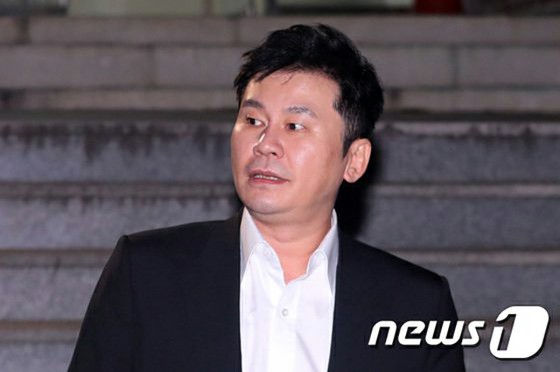 Yang Hyun Suk (cựu đại diện của YG), người đã nghi ngờ điều tra ma túy BI (cựu iKON) đã được kiểm tra lại tại Công tố quận trung tâm Seoul