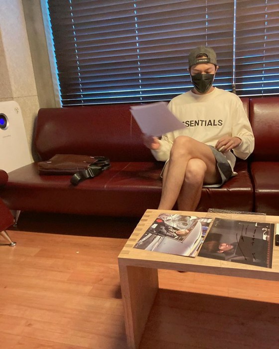 [Topic] Diễn viên Lee Min Ho, tạo hình gợi cảm của một chàng trai lao động ... Một visual không thể giấu được với mũ và khẩu trang