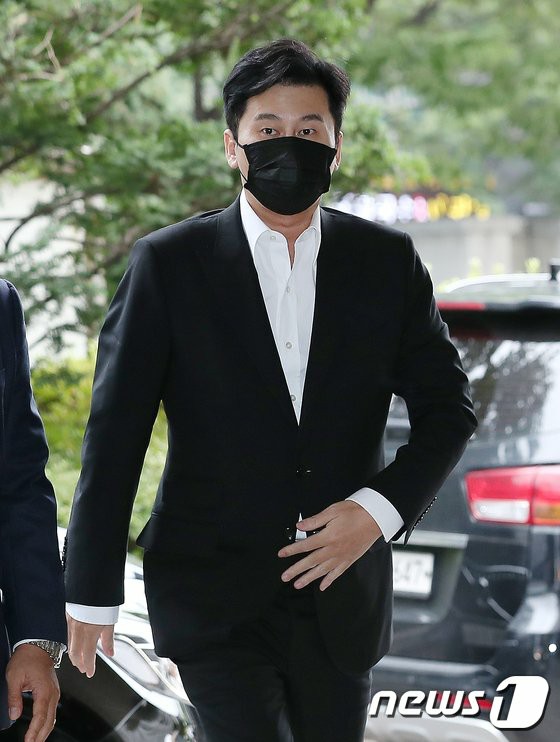 Yang Hyun Suk, cựu đại diện YG thừa nhận mọi cáo buộc trong phiên tòa đầu tiên của "Trò chơi viễn chinh ở nước ngoài"