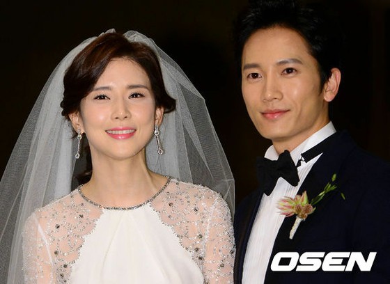 Jisung & Lee Bo Young, Kỷ niệm 7 năm ngày cưới ... Con gái chúc mừng bố và mẹ