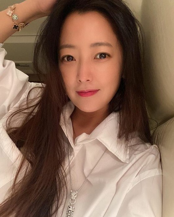 Nữ diễn viên Kim Hee Sun Ai tin rằng nghệ sĩ trong làng giải trí đã 44 tuổi?