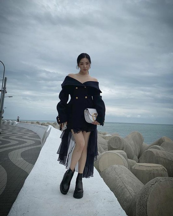SNSD (Girls 'Generation) TIFFANY, người mẫu tạo dáng bên biển ở Busan Phong cách không thực tế