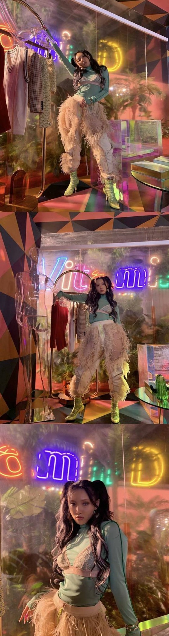 Hwasa của "MAMAMOO", một thần thái quyến rũ, người cũng mặc một concept đặc biệt, dường như hỏi "Bạn mặc nó sai thứ tự?"