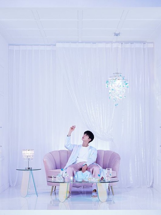"BTS" JIN, album mới "BE" ra mắt ảnh concept! "Căn phòng của JIN" đầy trang sức