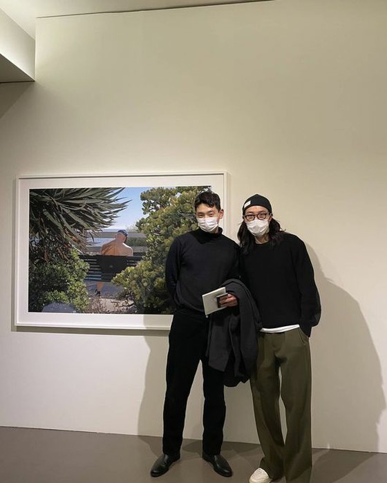 KYUNGRI & JIN WOO, Ryu Jun Yeol ngày triển lãm ảnh cho thấy chuyện hẹn hò không có gì bất thường