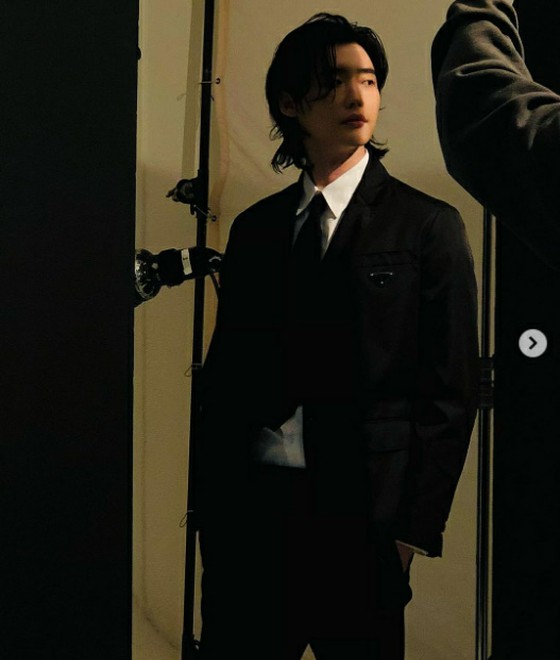 Nam diễn viên Lee Jung Suk, phong cách suit không thay đổi kể cả sau khi xuất ngũ ... Cho thấy visual không thay đổi