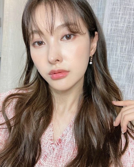 "KARA" Gyuri, tự chụp chân dung với vẻ tươi tắn tràn đầy sức sống ... Giao lưu đáng yêu với NAYEON (IOI)