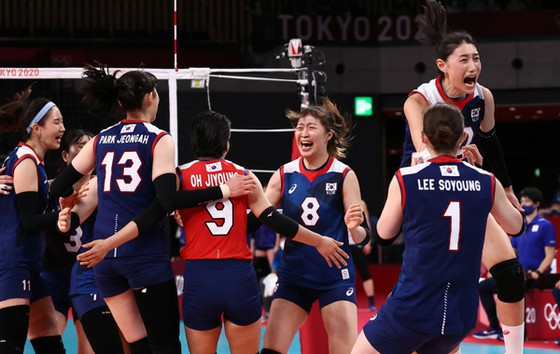 Naoki Hyakuta nhận xét về "bộ mặt" của đội bóng chuyền nữ Hàn Quốc = một phản ứng lớn ở Hàn Quốc