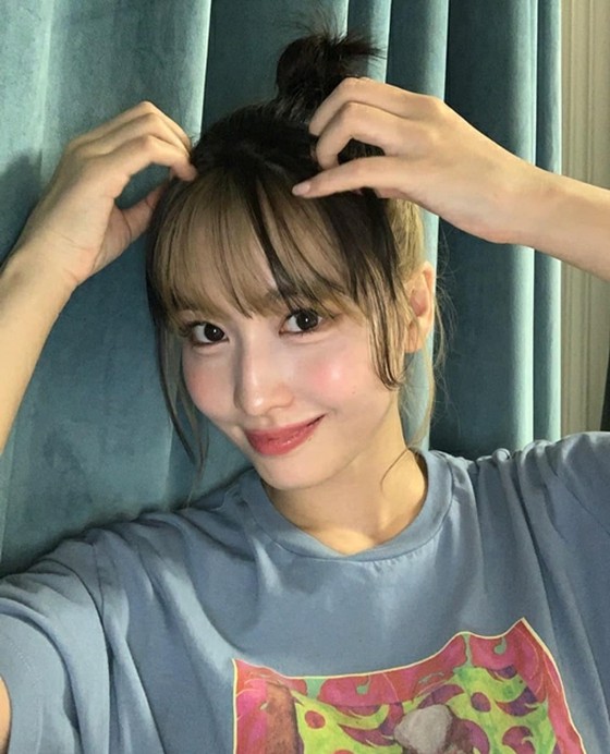 Momo (TWICE), kiểu tóc hai tông mới hoàn hảo