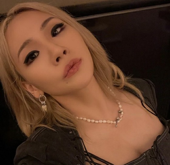 Ca sĩ CL diện váy nội y "chưa từng có tiền lệ" ... "MET GALA" bị lật tẩy