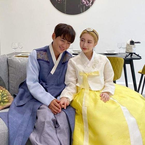 Lee Ji Hoon, vợ Nhật Ayane, mặc hanbok và tên đầu tiên sau khi kết hôn siêu ngọt ngào