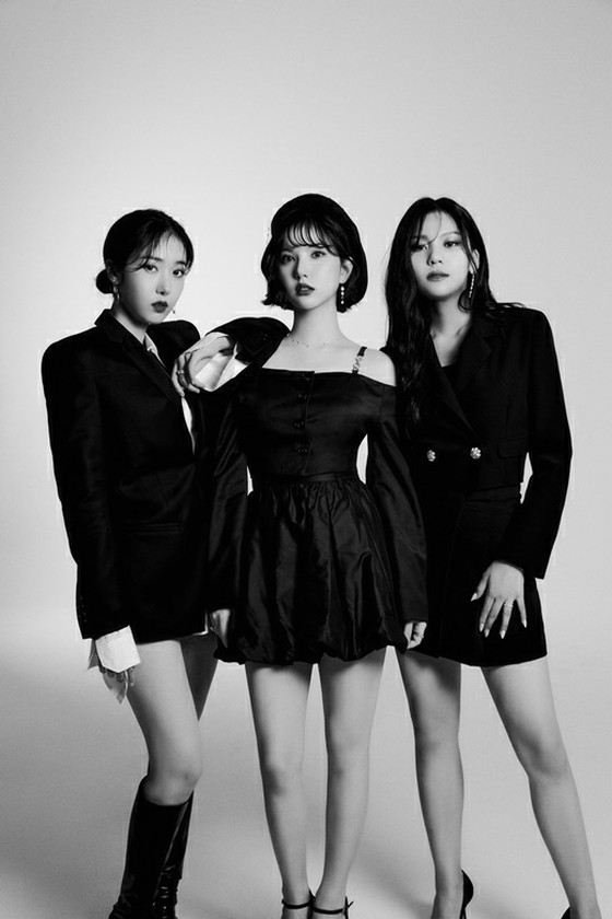 trước đây là "GFRIEND" Una & SinB & UMJI, tên nhóm mới "VIVIZ"