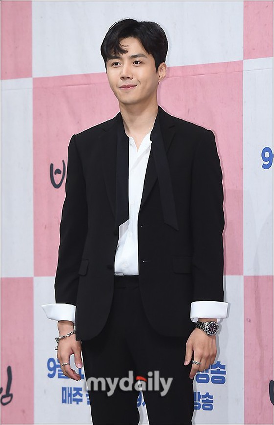 Nam diễn viên Kim Seon Ho thay đổi từ "hội chứng tiểu bệnh" thành "biểu tượng phiền toái" trong một năm ... Dự án hiến tặng tài năng bị đình chỉ