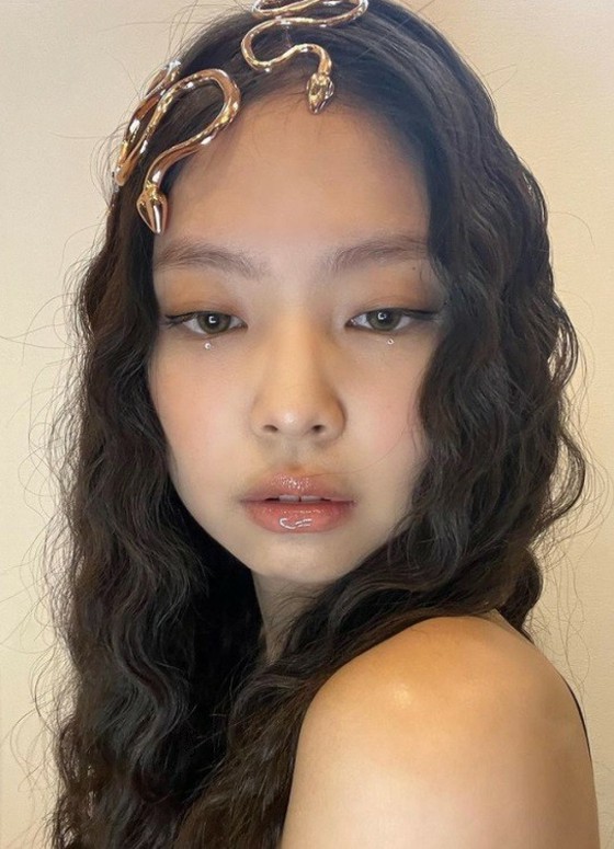 "BLACKPINK" JENNIE, cosplay Halloween quá đẹp ... visual cực chất