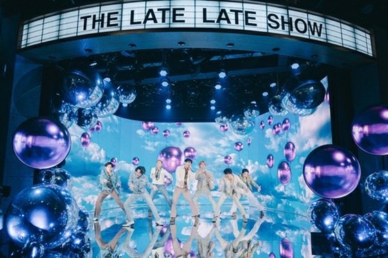 Màn trình diễn của "BTS" US "James Corden Show" với Hanok trong nền ... quấn LA từ Seoul