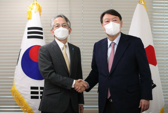 Gặp gỡ với ứng cử viên đối lập Hàn Quốc Yoon Seok-you, Đại sứ Nhật Bản "Nếu quan hệ Nhật Bản-Hàn Quốc được cải thiện, 450.000 người Hàn Quốc sống ở Nhật Bản sẽ bình tĩnh."