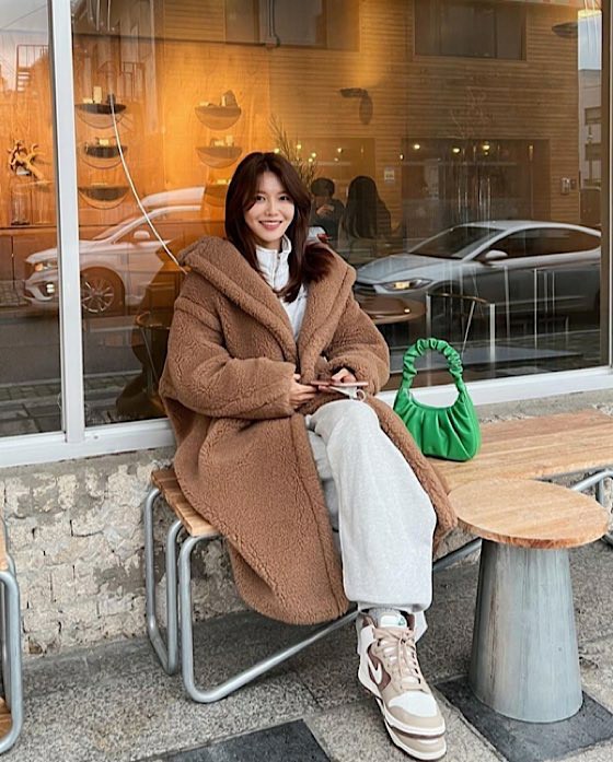 Sooyoung (SNSD (Girls 'Generation)), diện chiếc áo khoác khoảng 470.000 yên ... Đi cafe hẹn hò với người yêu Jung Kyung-ho?