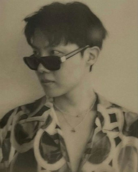 J-HOPE, bài đăng trên áo có hoa văn bao cao su là "bẩn" so với "có ý nghĩa"