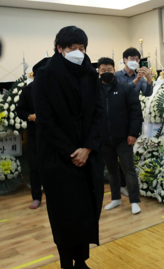 Gang Dong Won, "Người mẹ trong phim" "Những suy nghĩ buồn bã" của Bà Bae Eun-Sim