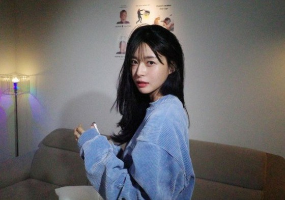 Nữ diễn viên Kwon Nara (trước đây là HELLOVENUS) báo cáo về tình huống mới nhất với màu sắc rất hài lòng