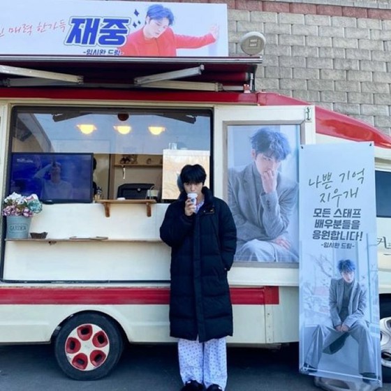 Ấn tượng với chiếc xe cà phê do Kim JAEJUNG và Siwan (ZE: A) chèn lên ... "Nhân đạo ghê tởm" và biểu cảm trìu mến