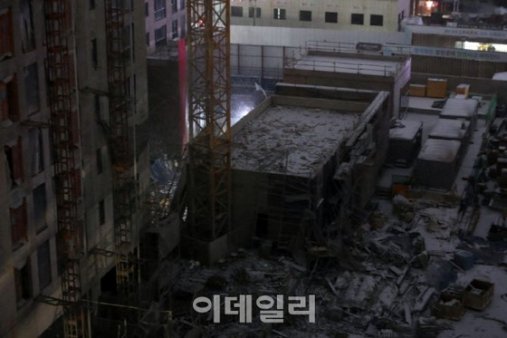 Thành lập Trụ sở Trung ương Đối phó Tai nạn tại địa điểm xảy ra vụ sập một chung cư ở Gwangju, Hàn Quốc
