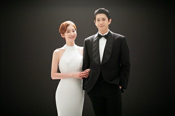 Nữ diễn viên Wang Ji Won tuyên bố kết hôn với nam vũ công ba lê kém tuổi hơn "Lời hứa sẽ là bạn đời"