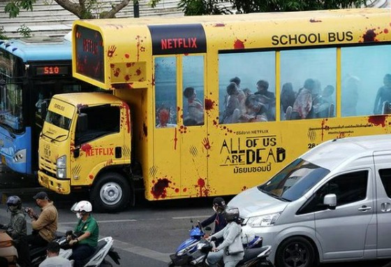"Thây ma trên xe buýt trường học" ... Phim truyền hình Hàn Quốc mới của Netflix, Chủ đề nóng về quảng cáo xe buýt chạy ở Tai Bangkok