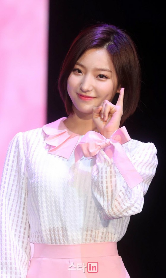 "Fromis_9" Lee Sae-rom giải thích những gì anh ấy đã nói trong buổi phát sóng trực tiếp ... "Disgusted" là một câu chuyện về sự cô lập